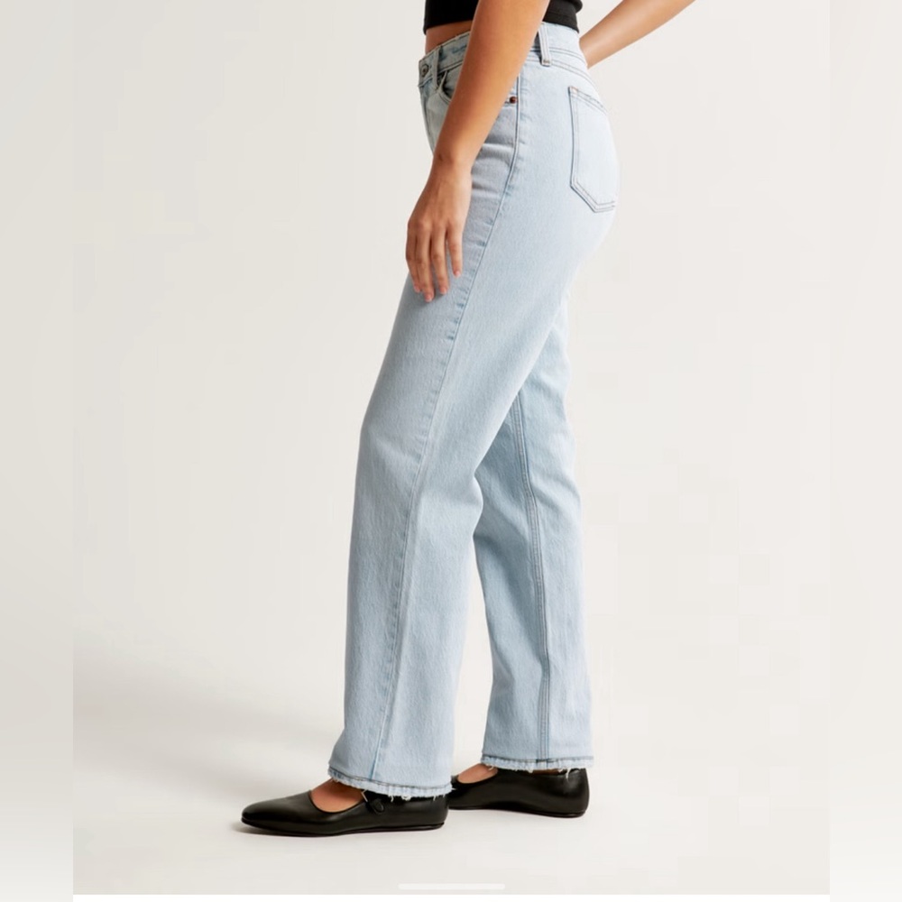 Abercrombie and Fitch Jeans- Curve Love Mid Rise Straight. Size 30/ 10 LONG